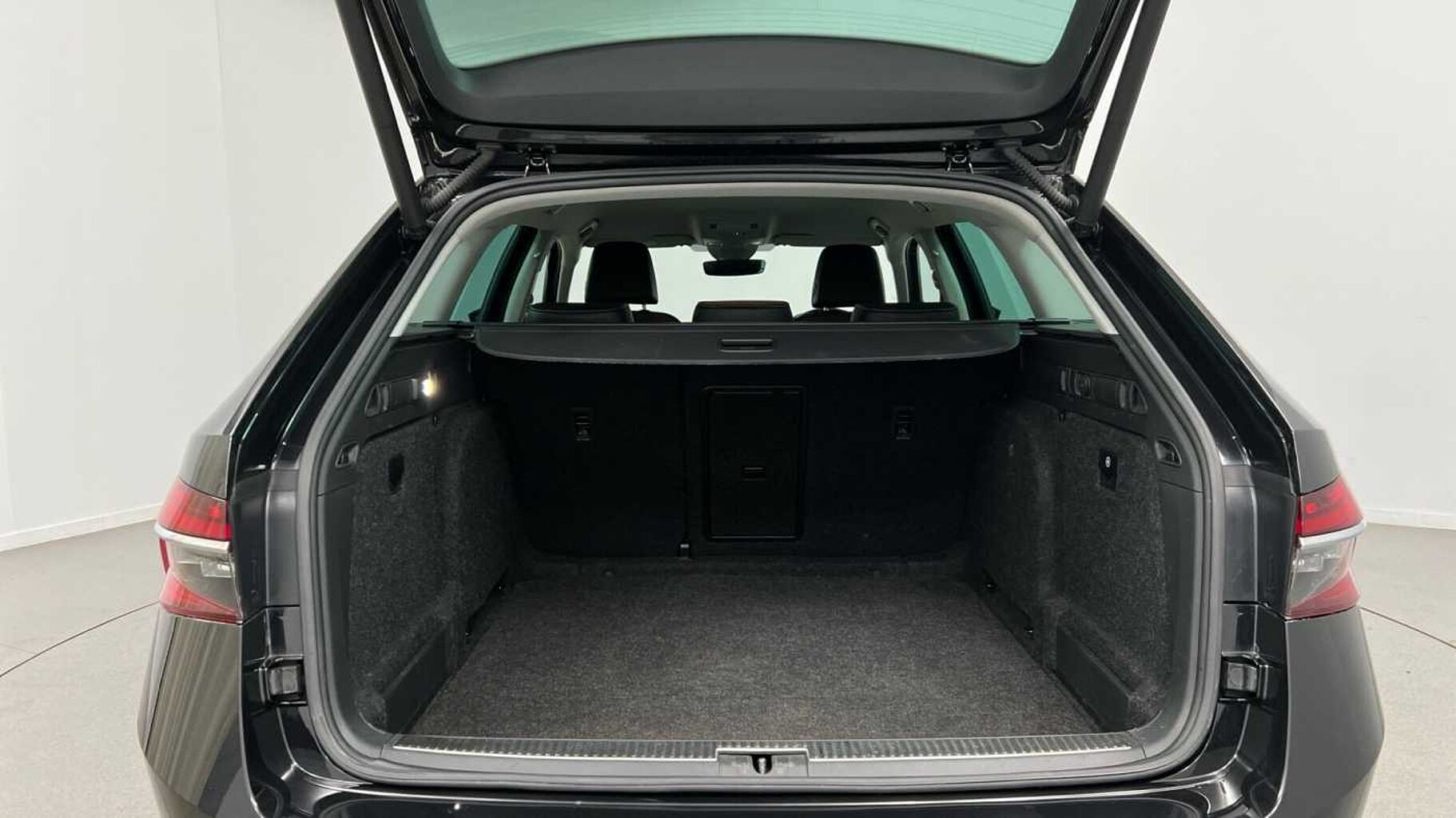 SKODA Superb 2.0 TDI SCR 150ps SE L Estate
