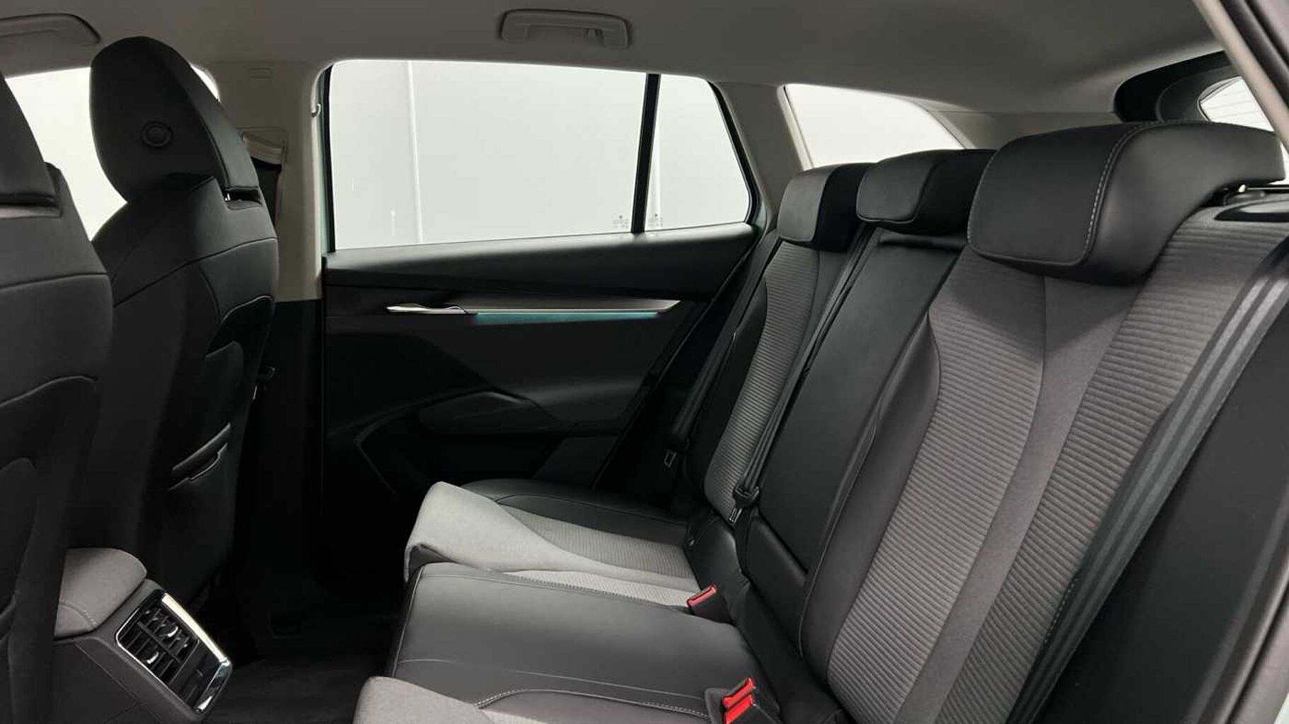 SKODA Enyaq 62kWh 60 Nav Loft SUV 5dr Electric Auto (179 ps)
